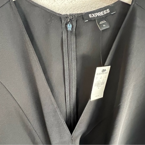 Express Twist Front True Black Short Sleeve V-Neck Blouse Size XL - DRAFT - Picture 6 of 7